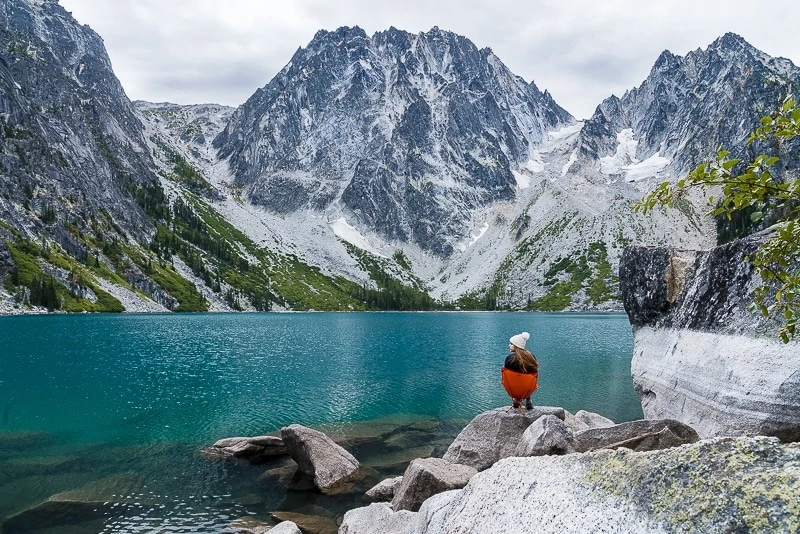 Hiking alone picture of lake colchuck