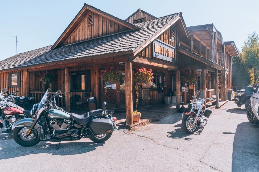 Stanley Idaho hotel: Mountain village lodge