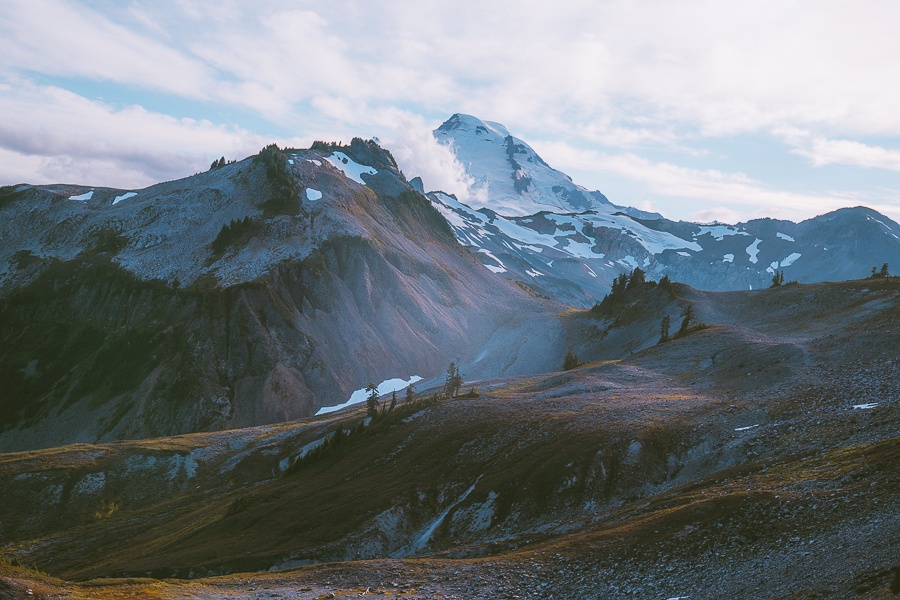 Chain Lakes Loop with view of mount baker