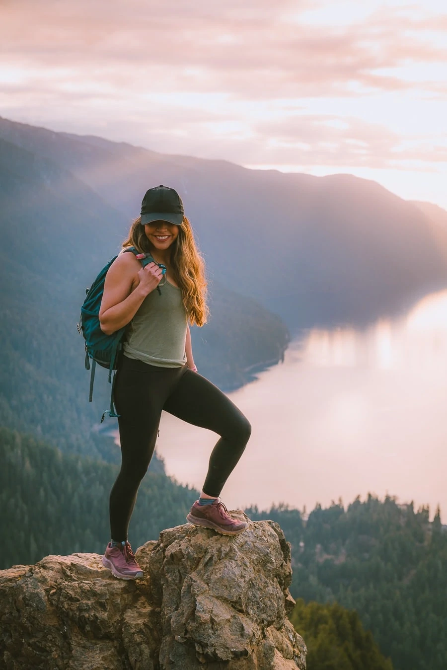 What To Wear Hiking In The Spring - The Wandering Queen