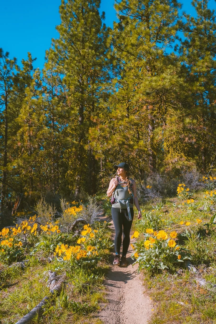 What To Wear Hiking In The Spring - The Wandering Queen