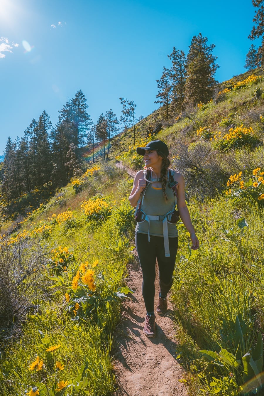 What To Wear Hiking In The Spring - The Wandering Queen